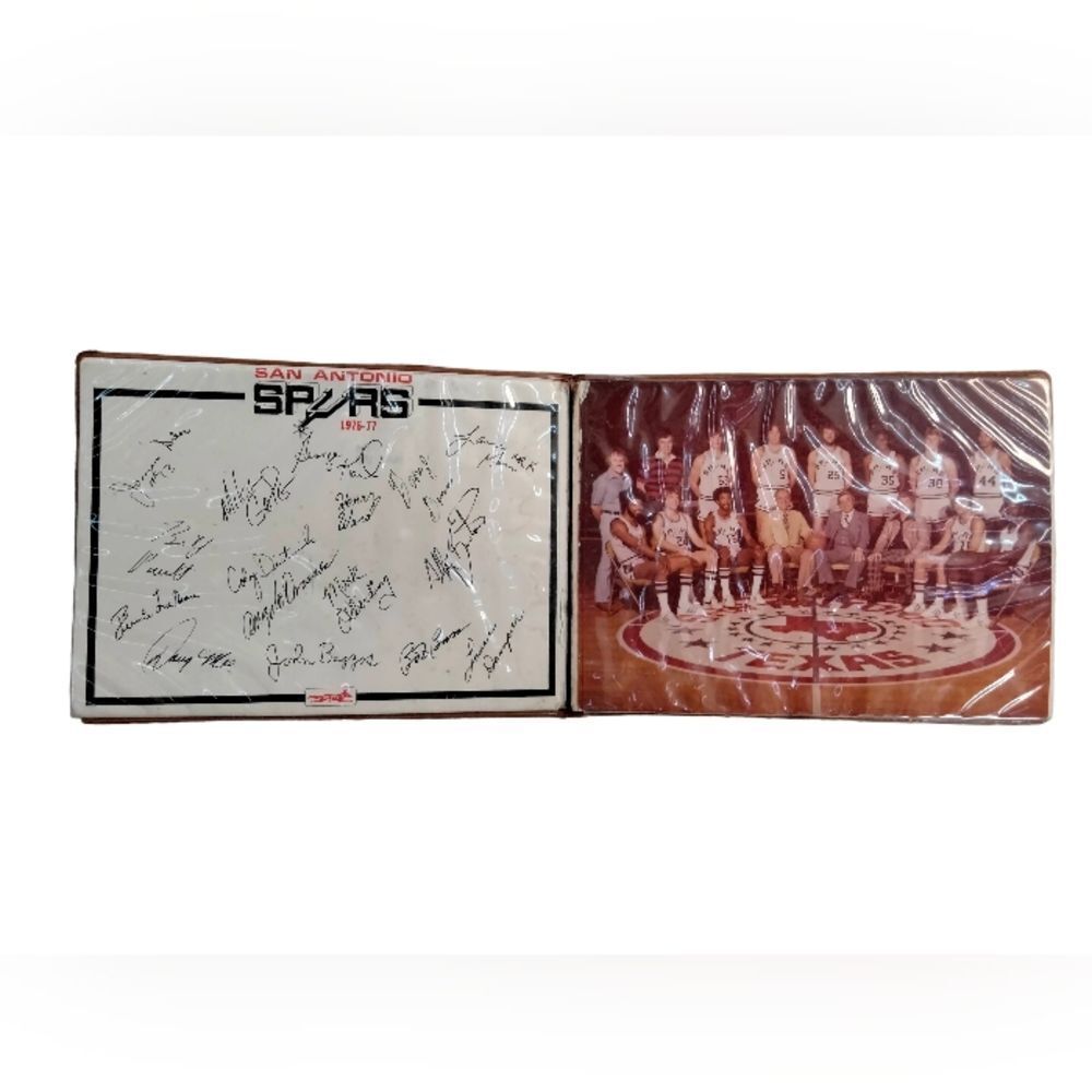 ONLY ONE EVER! SPURS 1976-1977 AUTOGRAPHED BY TEAM & COACHES W/ TEAM PHOTO